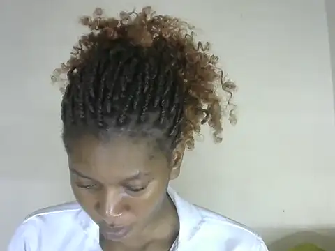 Pretty-emmie online show from 10-12-25, 04:17