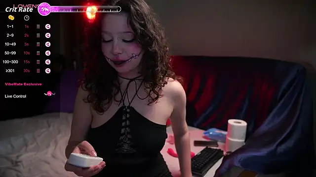 Snapshot of Megan___Cox chatting on 10-31-25, 08:21 Megan Cox online show from 10-31-25, 08:21