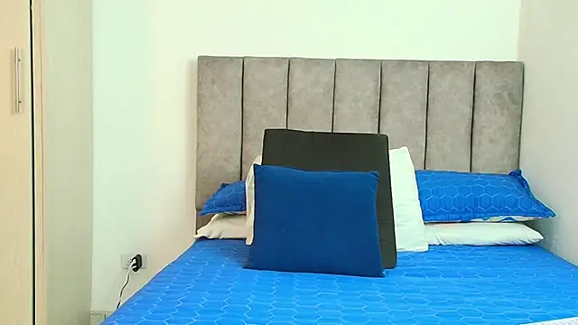 Snapshot of karina_lewis_ chatting on 09-29-25, 04:06 karina lewis online show from 09-29-25, 04:06