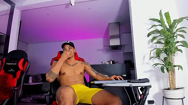 TROYWESLY- online show from 02-12-25, 01:41