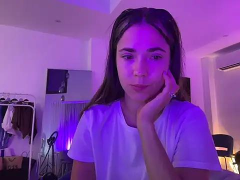 Mika Miller online show from 09-18-25, 05:42