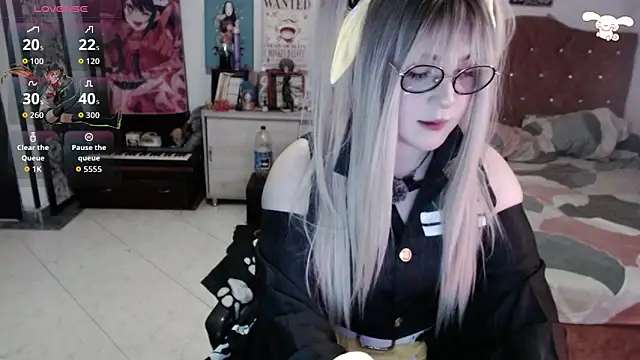 Snapshot of Avril2001 chatting on 03-18-26, 05:43 Avril2001 online show from 03-18-26, 05:43