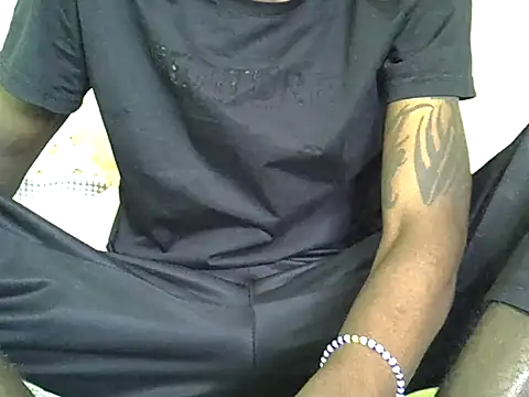 Delicious-D online show from 05-16-26, 06:32