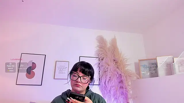 Snapshot of Sweet_Namii chatting on 02-11-26, 02:22 Sweet Namii online show from 02-11-26, 02:22