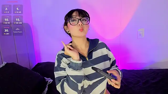 Snapshot of Sweet_Namii chatting on 04-08-26, 01:27 Sweet Namii online show from 04-08-26, 01:27