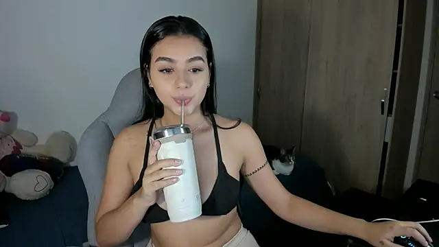 Snapshot of julia_strauns chatting on 10-08-25, 05:27 julia strauns online show from 10-08-25, 05:27