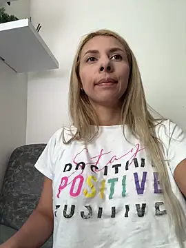 DollMagguie online show from 01-30-25, 08:42