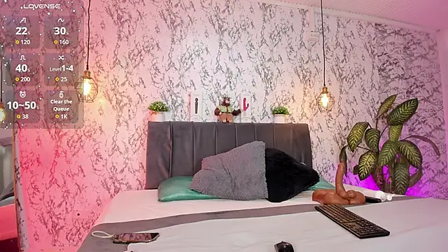 Snapshot of aihnoa_split chatting on 10-18-25, 12:28 aihnoa split online show from 10-18-25, 12:28