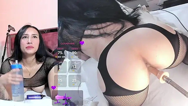 Snapshot of lili_moonn chatting on 10-02-25, 11:17 lili moonn online show from 10-02-25, 11:17