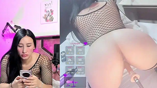 Snapshot of lili_moonn chatting on 11-06-25, 10:49 lili moonn online show from 11-06-25, 10:49