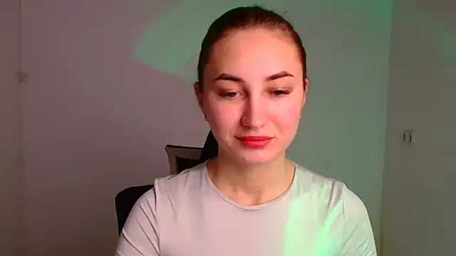 Snapshot of Jennifer_Blum chatting on 12-24-24, 06:11 Jennifer Blum online show from 12-24-24, 06:11