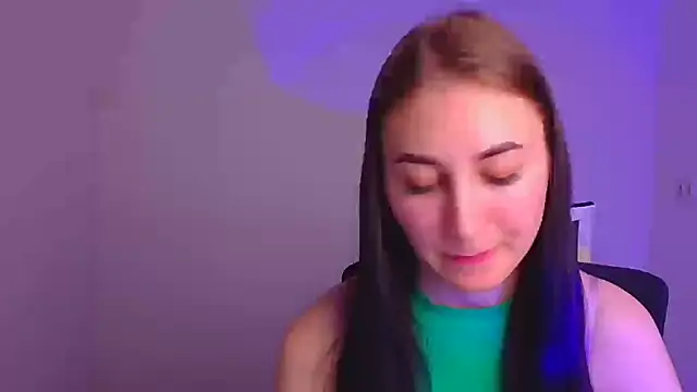 Snapshot of Jennifer_Blum chatting on 12-25-24, 09:34 Jennifer Blum online show from 12-25-24, 09:34