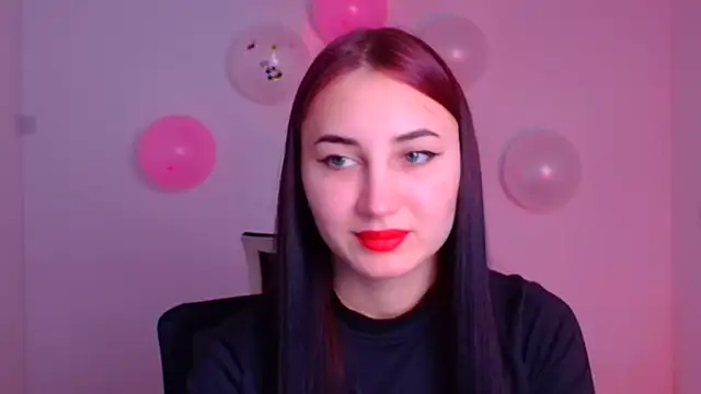 Snapshot of Jennifer_Blum chatting on 02-13-25, 08:24 Jennifer Blum online show from 02-13-25, 08:24