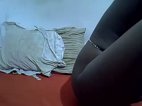 Snapshot of candybabe_ chatting on 02-27-25, 02:42 candybabe online show from 02-27-25, 02:42