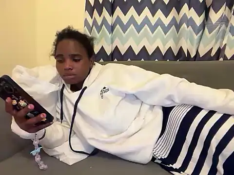 Snapshot of candybabe_ chatting on 03-24-26, 10:15 candybabe online show from 03-24-26, 10:15