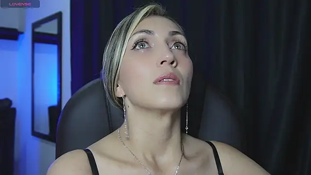 Snapshot of anny_sweet72 chatting on 04-20-26, 11:57 anny sweet72 online show from 04-20-26, 11:57