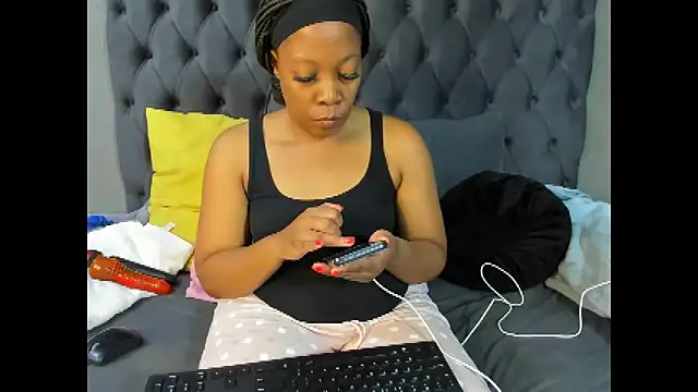 Snapshot of DIRTYTALKINQUEEN chatting on 10-24-25, 08:22 DIRTYTALKINQUEEN online show from 10-24-25, 08:22