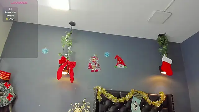 Snapshot of Hannah_Miller__ chatting on 12-23-24, 11:47 Hannah Miller online show from 12-23-24, 11:47