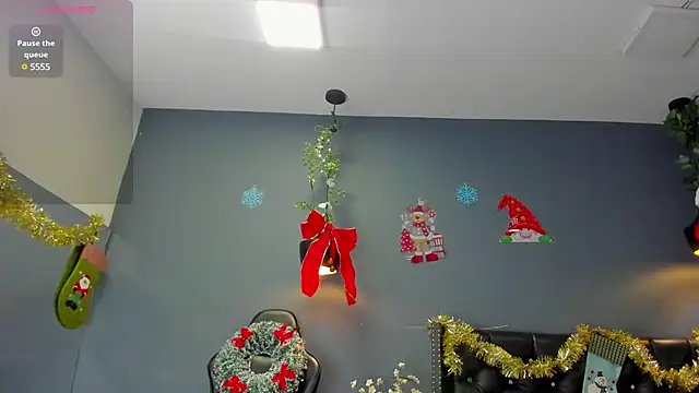 Snapshot of Hannah_Miller__ chatting on 12-26-24, 11:32 Hannah Miller online show from 12-26-24, 11:32