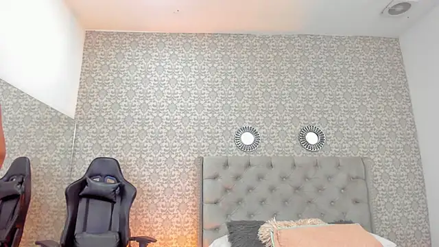 Snapshot of Hannah_Miller__ chatting on 12-31-24, 05:51 Hannah Miller online show from 12-31-24, 05:51