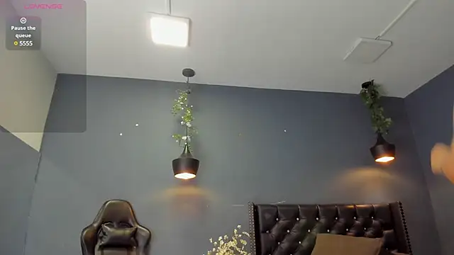 Snapshot of Hannah_Miller__ chatting on 01-10-25, 11:33 Hannah Miller online show from 01-10-25, 11:33