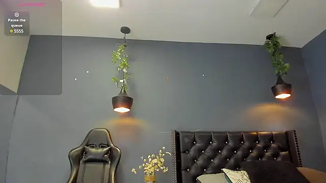 Snapshot of Hannah_Miller__ chatting on 01-13-25, 11:30 Hannah Miller online show from 01-13-25, 11:30