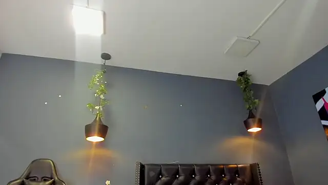 Snapshot of Hannah_Miller__ chatting on 01-17-25, 11:27 Hannah Miller online show from 01-17-25, 11:27