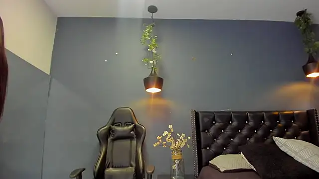 Snapshot of Hannah_Miller__ chatting on 01-18-25, 11:43 Hannah Miller online show from 01-18-25, 11:43