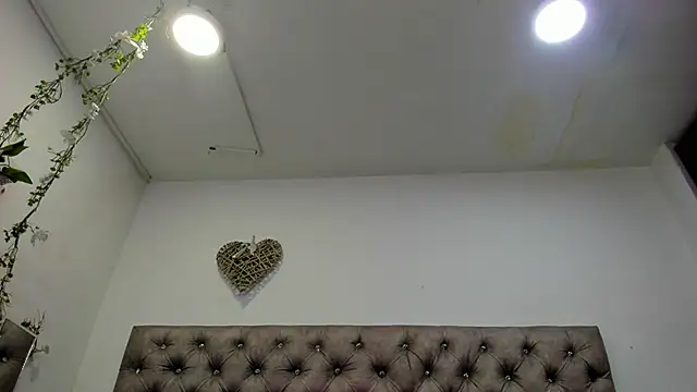 Snapshot of Hannah_Miller__ chatting on 11-01-25, 05:15 Hannah Miller online show from 11-01-25, 05:15