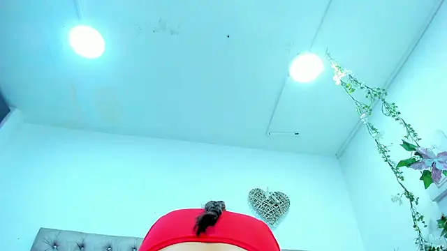 Snapshot of Hannah_Miller__ chatting on 11-04-25, 05:34 Hannah Miller online show from 11-04-25, 05:34