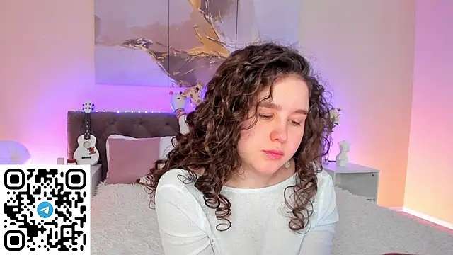 Snapshot of Ariella_Sol chatting on 12-18-24, 04:20 Ariella Sol online show from 12-18-24, 04:20