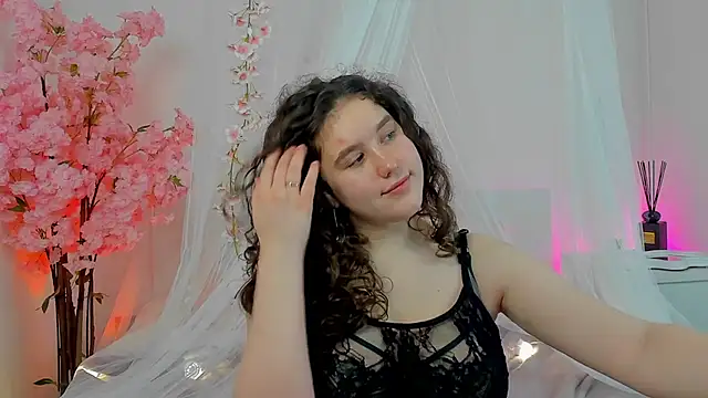 Snapshot of Ariella_Sol chatting on 01-08-25, 09:10 Ariella Sol online show from 01-08-25, 09:10