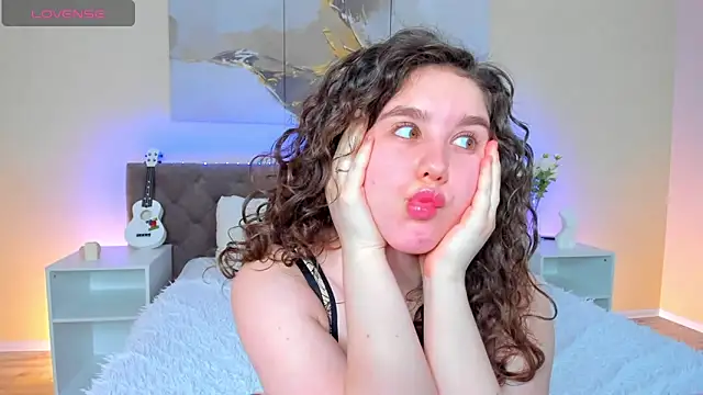 Snapshot of Ariella_Sol chatting on 01-18-25, 04:15 Ariella Sol online show from 01-18-25, 04:15