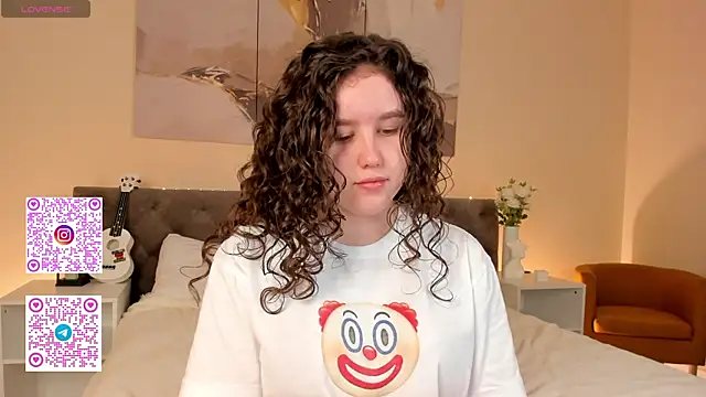 Snapshot of Ariella_Sol chatting on 09-19-25, 12:02 Ariella Sol online show from 09-19-25, 12:02