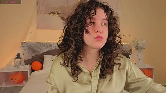 Snapshot of Ariella_Sol chatting on 11-06-25, 01:06 Ariella Sol online show from 11-06-25, 01:06