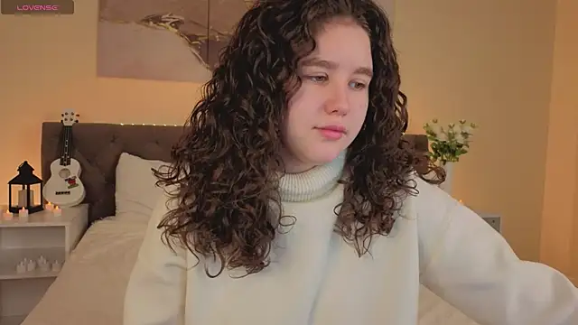 Snapshot of Ariella_Sol chatting on 11-07-25, 01:05 Ariella Sol online show from 11-07-25, 01:05