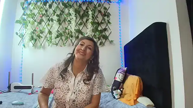 Snapshot of any_mour chatting on 10-07-25, 05:21 any mour online show from 10-07-25, 05:21