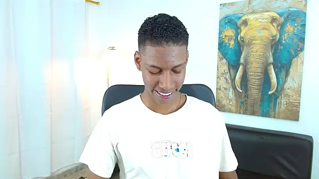 maiki18  online show from 11-11-25, 08:53