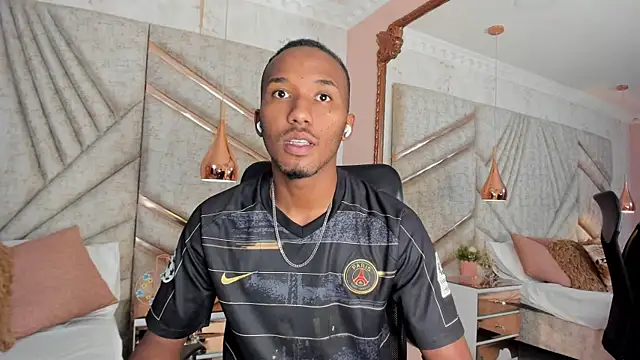 Snapshot of JamesParck chatting on 01-07-25, 12:20 JamesParck online show from 01-07-25, 12:20