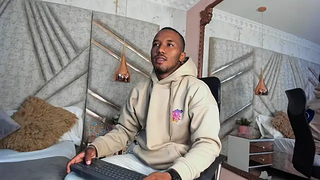 Snapshot of JamesParck chatting on 01-19-25, 12:39 JamesParck online show from 01-19-25, 12:39