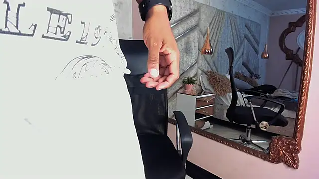 Snapshot of JamesParck chatting on 01-19-25, 06:43 JamesParck online show from 01-19-25, 06:43