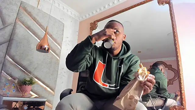 Snapshot of JamesParck chatting on 01-24-25, 12:20 JamesParck online show from 01-24-25, 12:20