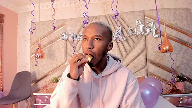 Snapshot of JamesParck chatting on 02-14-25, 12:25 JamesParck online show from 02-14-25, 12:25