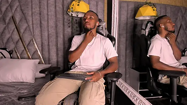 JamesParck online show from 04-12-26, 10:37