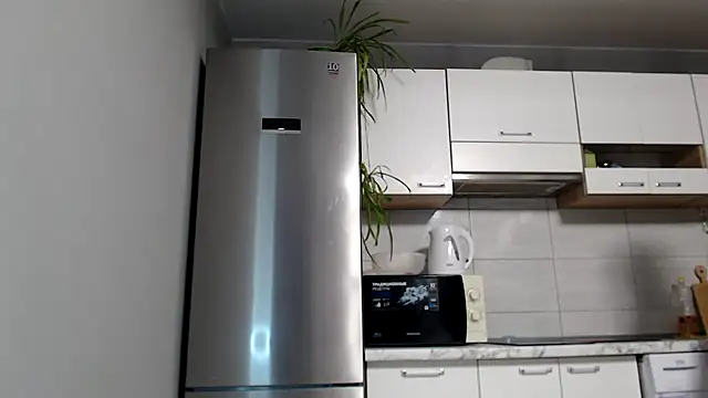 Snapshot of SierraSky_ chatting on 12-27-24, 06:31 SierraSky online show from 12-27-24, 06:31