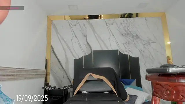 Snapshot of Victtoria_Parker chatting on 09-19-25, 01:23 Victtoria Parker online show from 09-19-25, 01:23