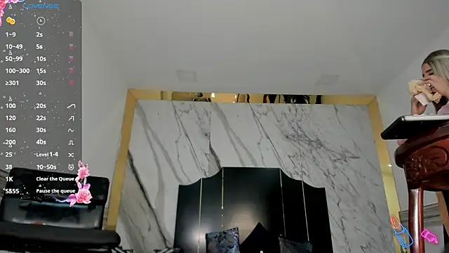 Snapshot of Victtoria_Parker chatting on 09-26-25, 01:04 Victtoria Parker online show from 09-26-25, 01:04