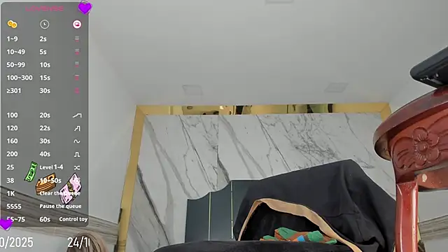 Snapshot of Victtoria_Parker chatting on 10-24-25, 01:40 Victtoria Parker online show from 10-24-25, 01:40