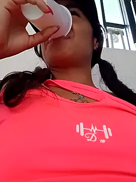 Leslly  online show from 03-09-25, 07:37