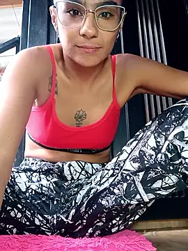 Leslly  online show from 01-06-26, 01:04